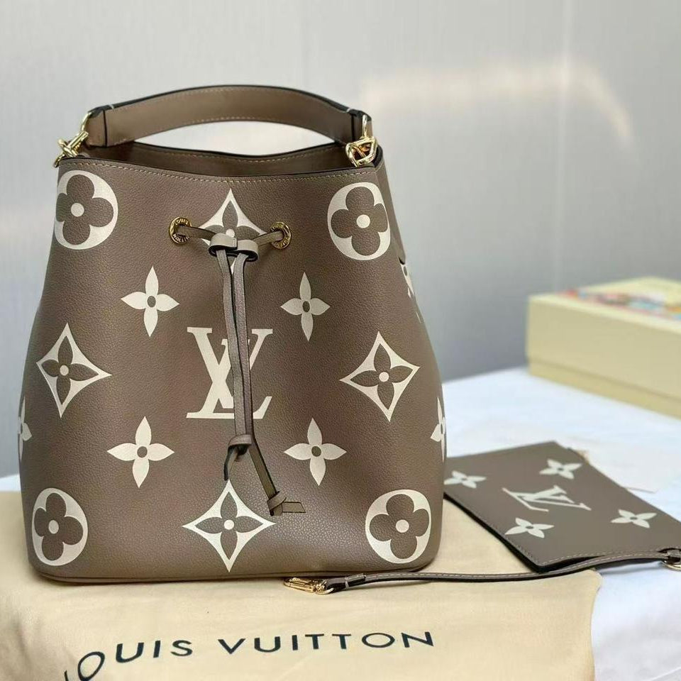 Louis Vuitton NéoNoé MM bucket bag