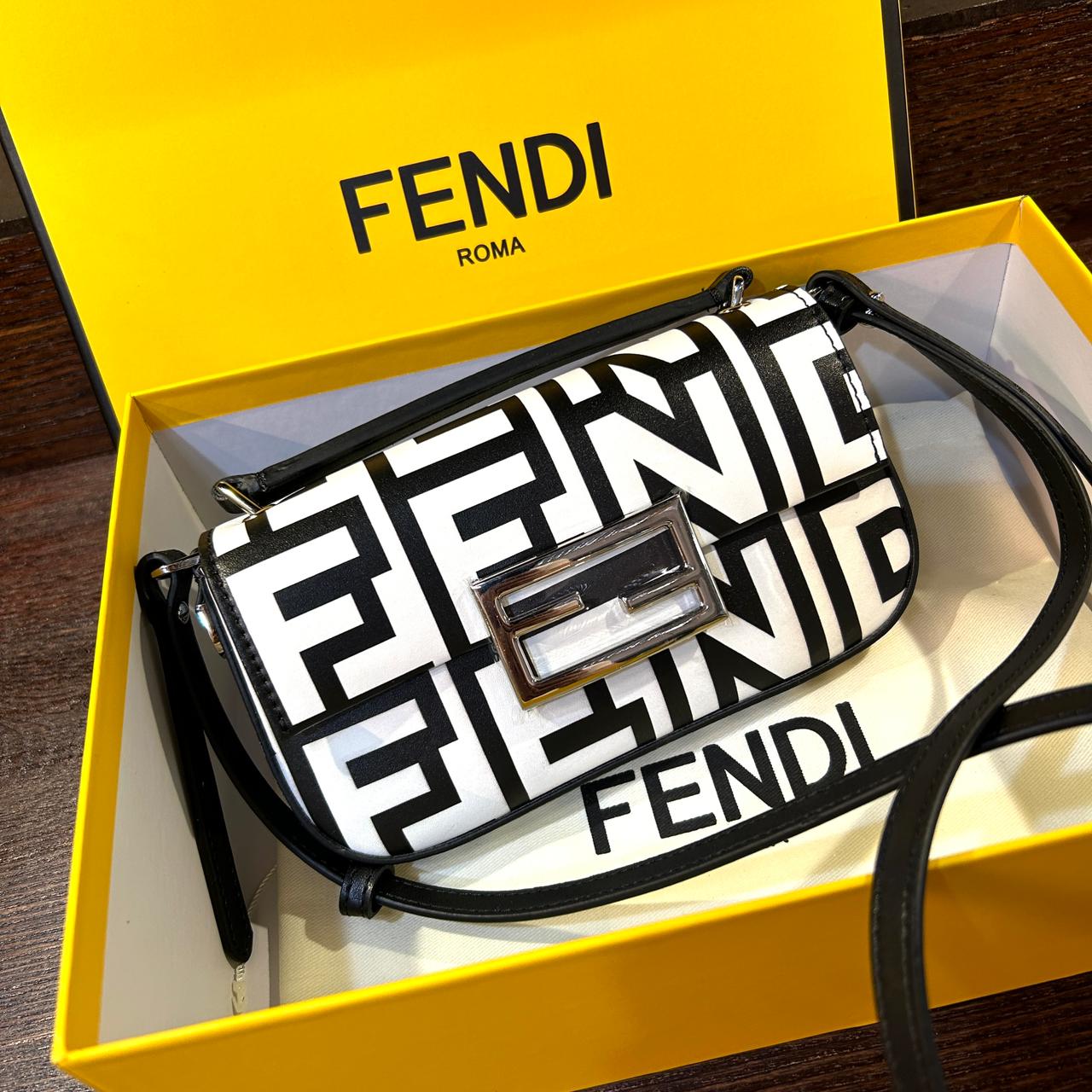 Fendi Baguette continental  Shiny Bag Small