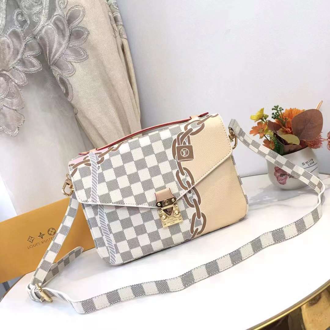 Louis Vuitton Pochette Métis Bag