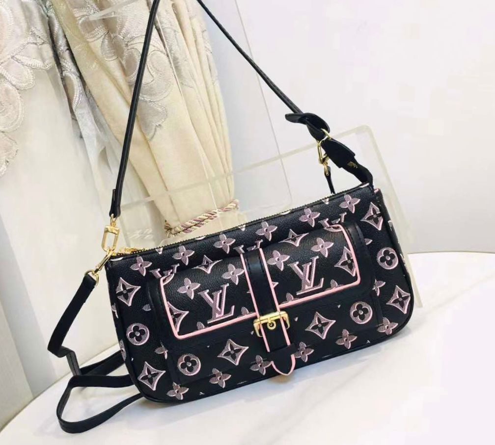 ouis Vuitton Maxi Multi Pochette Bag