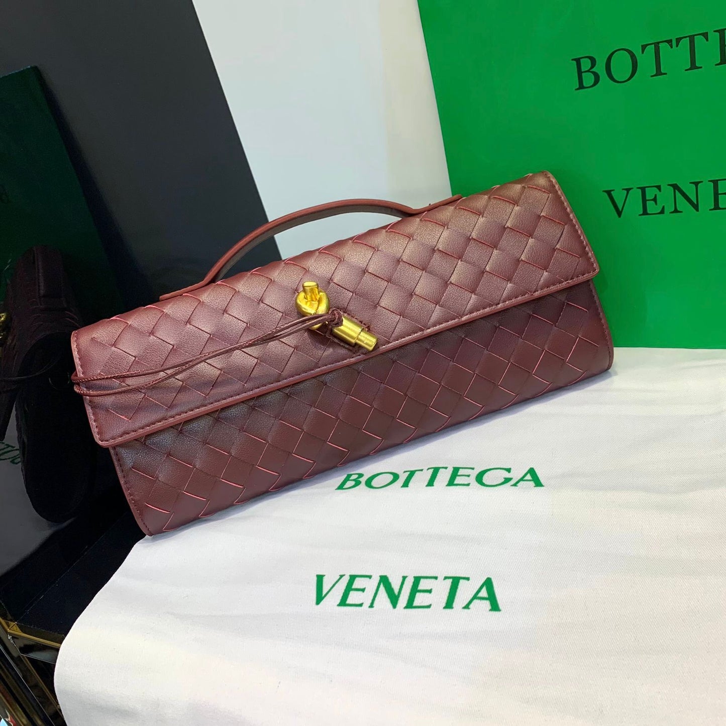 Bottega Veneta Long Andiamo Handle Clutch in Leather Bag