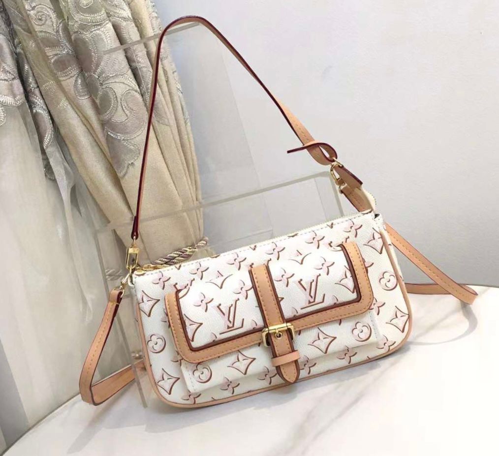 ouis Vuitton Maxi Multi Pochette Bag