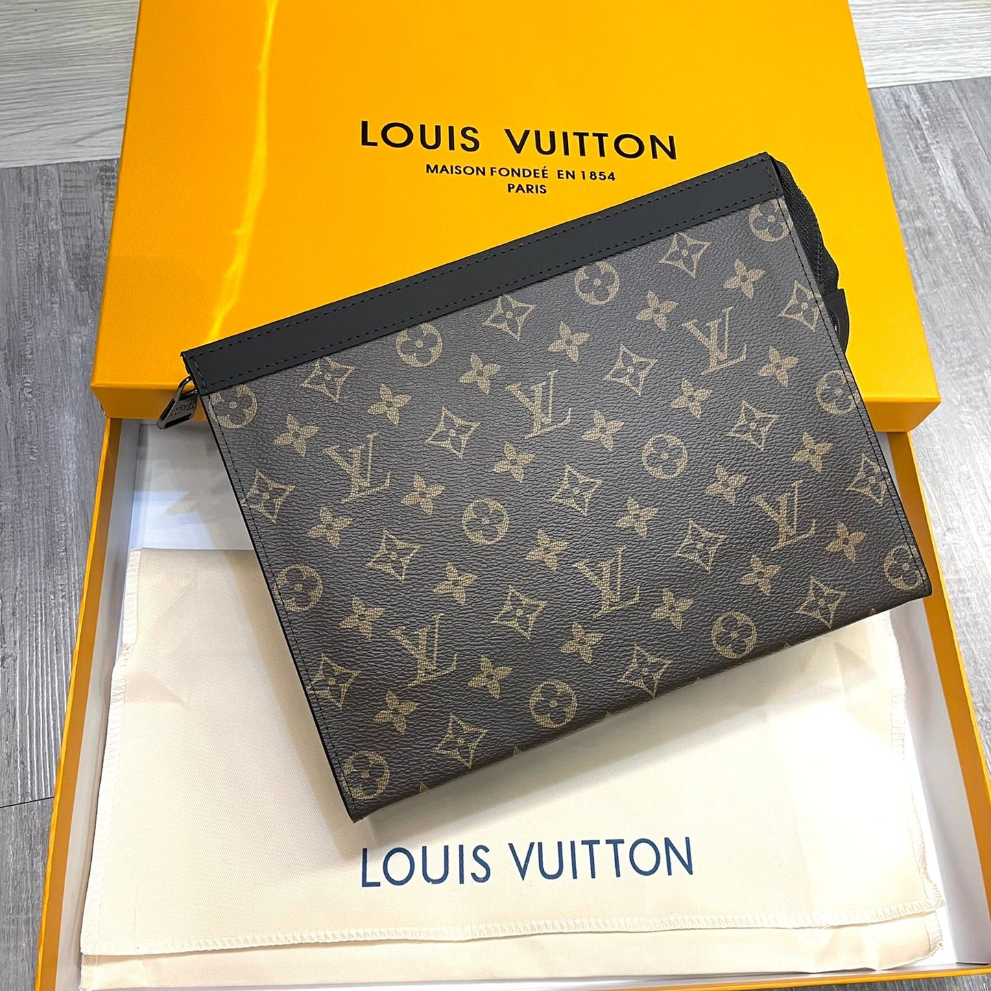 Louis Vuitton Pouch Style#2