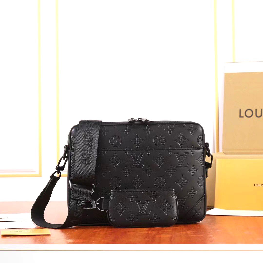 Louis Vuitton trio Messenger Bag