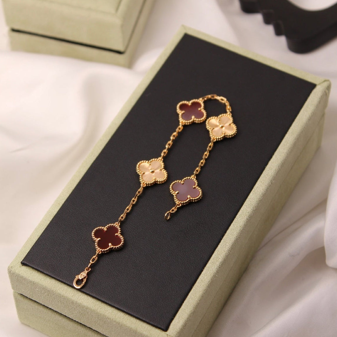 Van Cleef & Arpels Vintage Alhambra 5 motifs bracelet