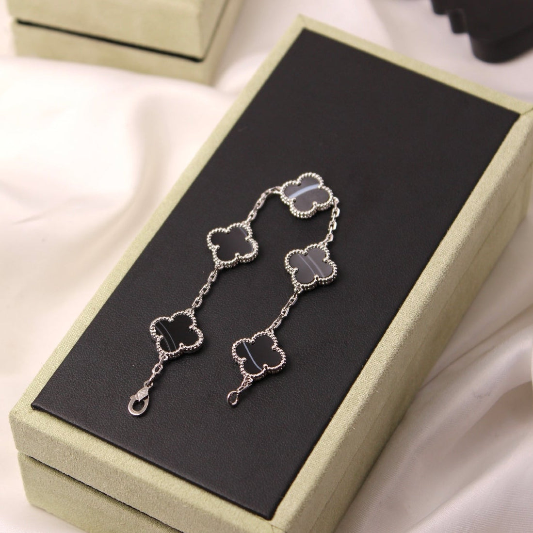 Van Cleef & Arpels Vintage Alhambra 5 motifs bracelet