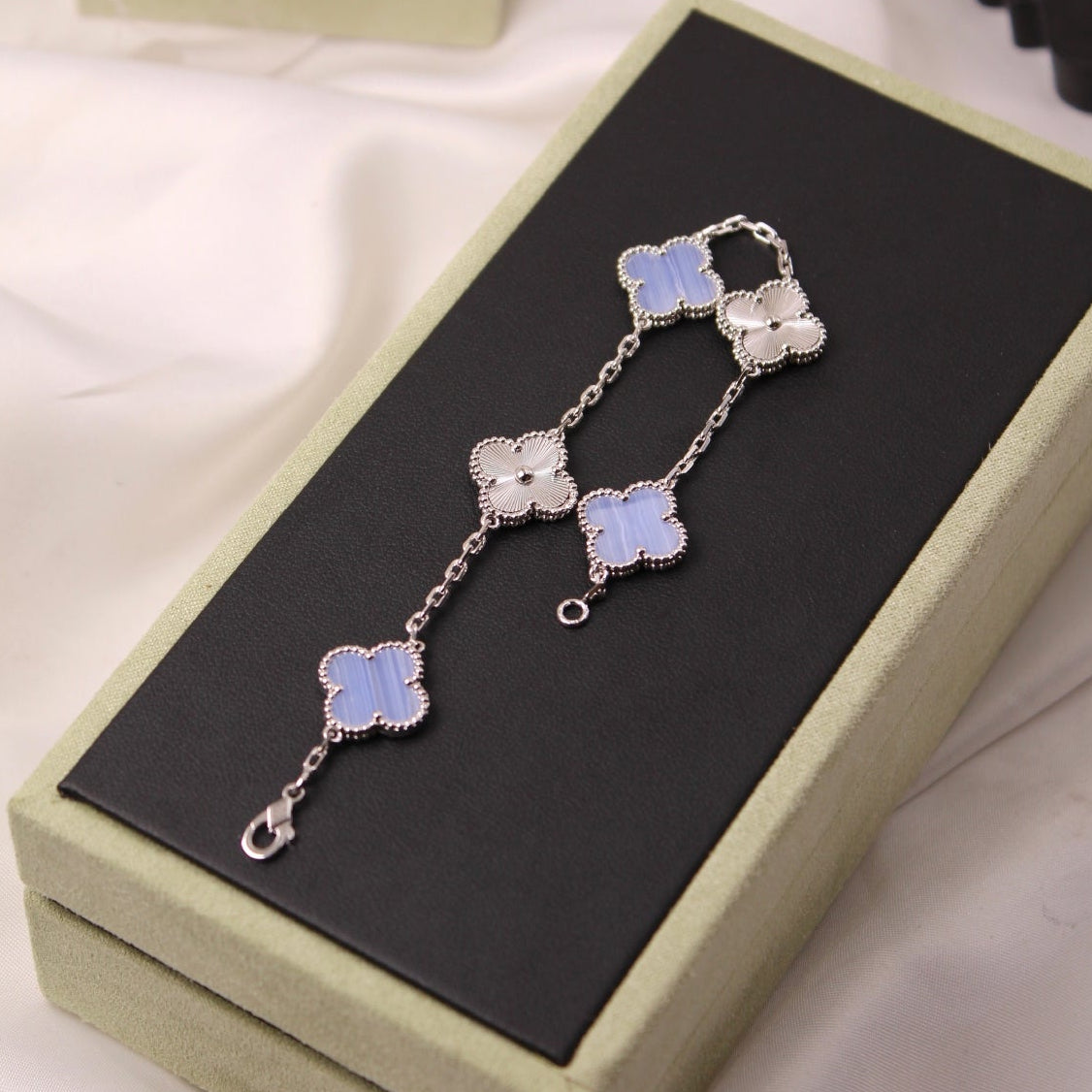 Van Cleef & Arpels Vintage Alhambra 5 motifs bracelet