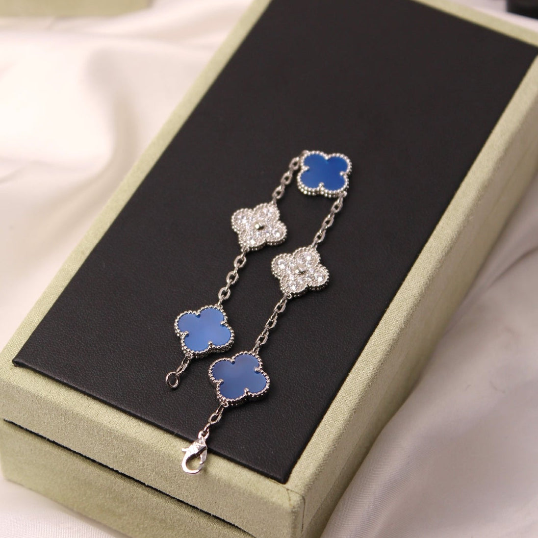Van Cleef & Arpels Vintage Alhambra 5 motifs bracelet
