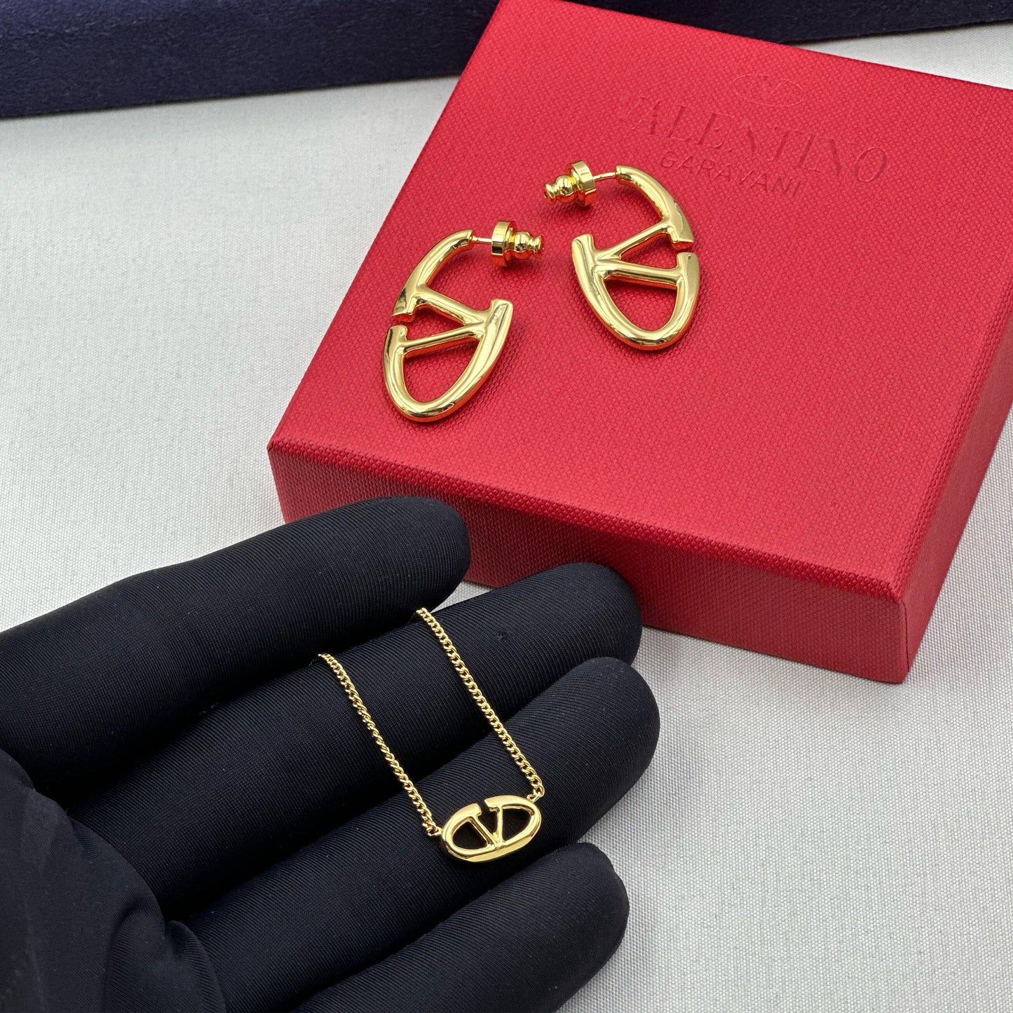 Valentino Garavani VLogo Signature