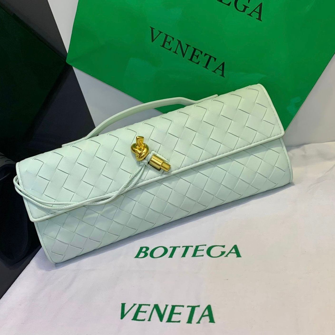 Bottega Veneta Long Andiamo Handle Clutch in Leather Bag