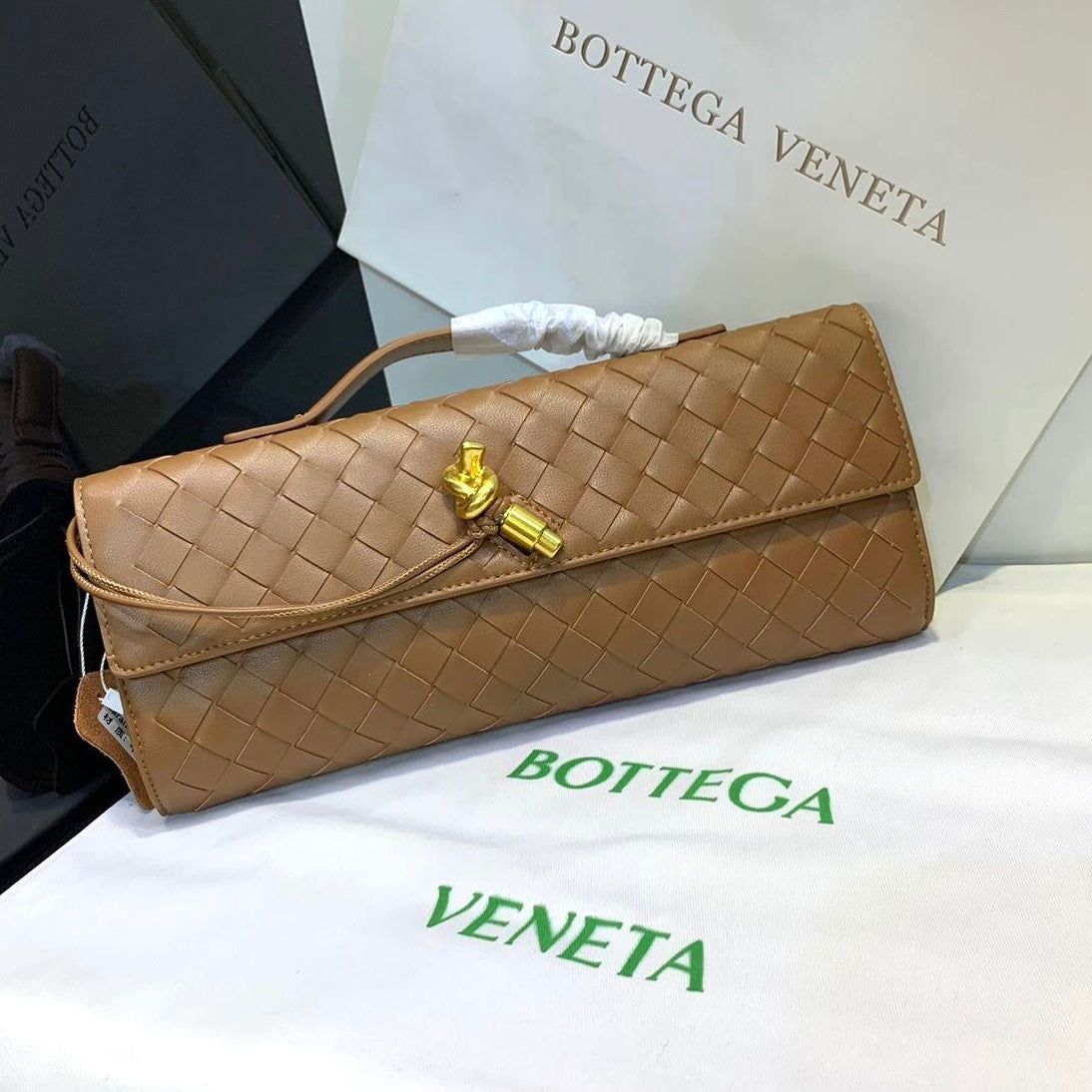 Bottega Veneta Long Andiamo Handle Clutch in Leather Bag