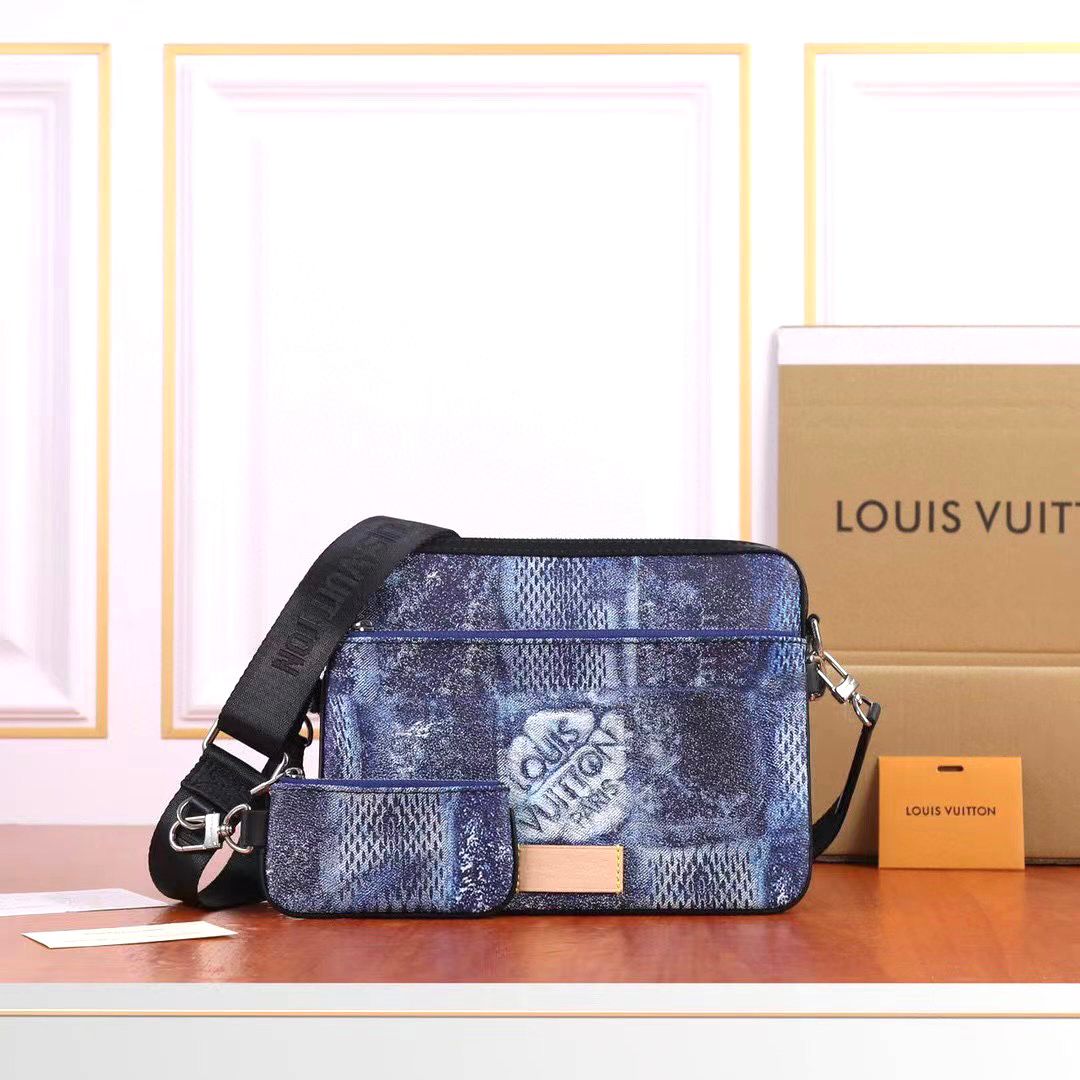 Louis Vuitton trio Messenger Bag