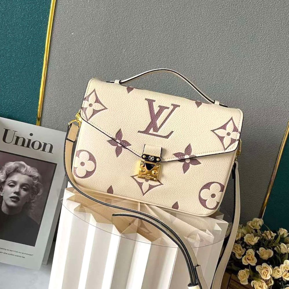 Louis Vuitton Pochette Métis Bag