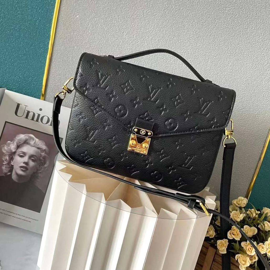 Louis Vuitton Pochette Métis Bag