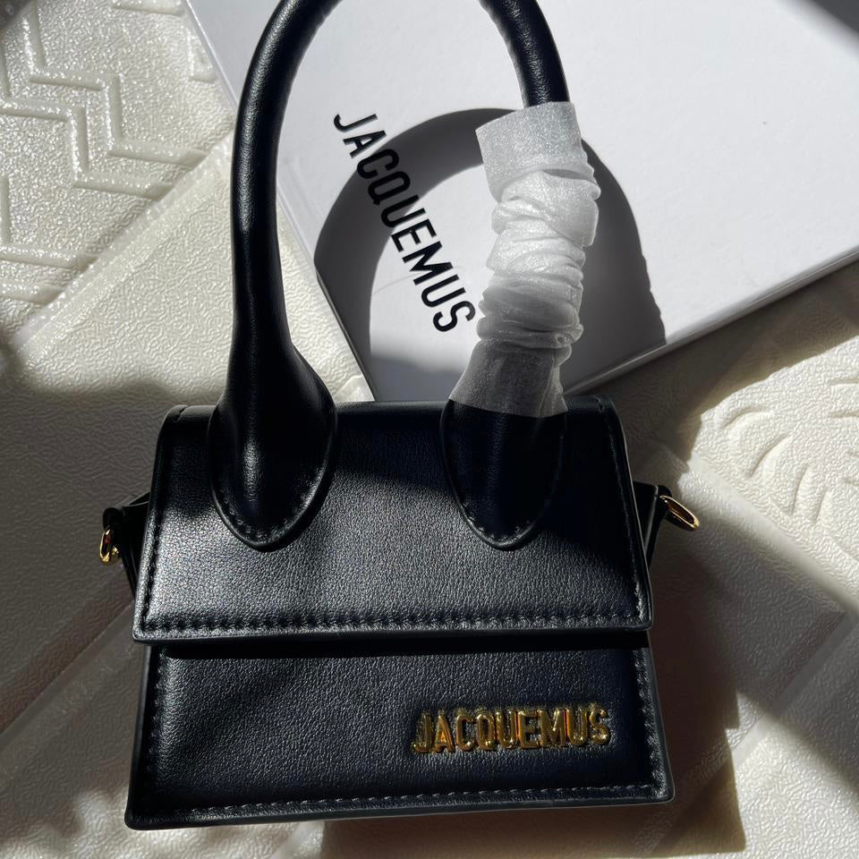 Black jacquemus mini online bag