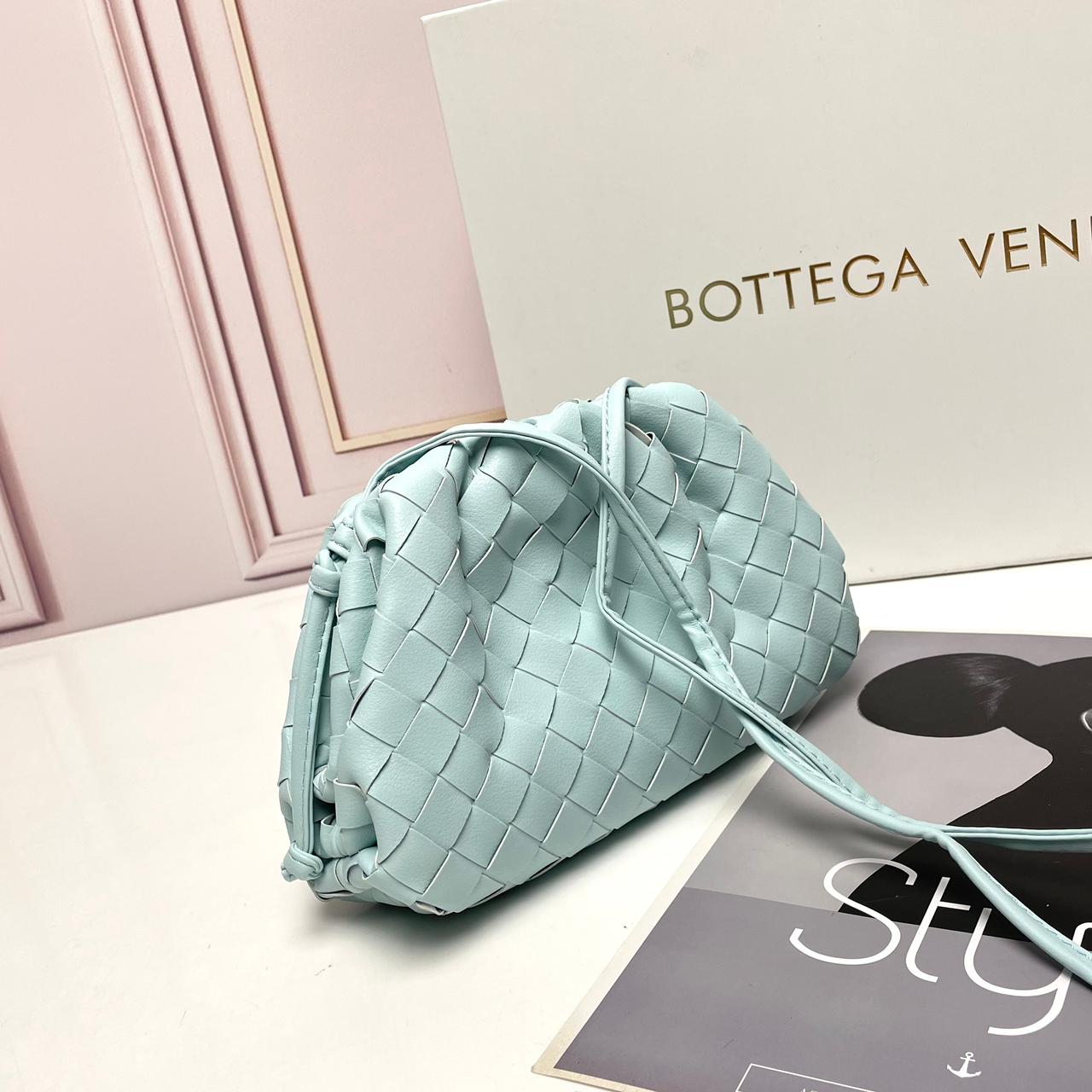 Bottega Pouch Intrecciato small  Bag