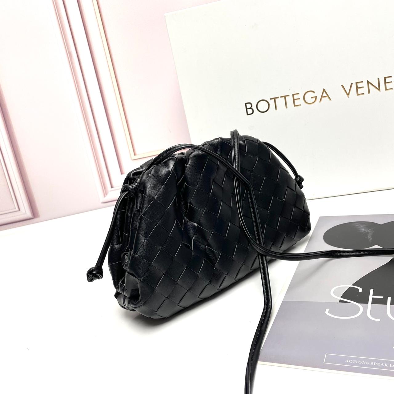 Bottega Pouch Intrecciato small  Bag