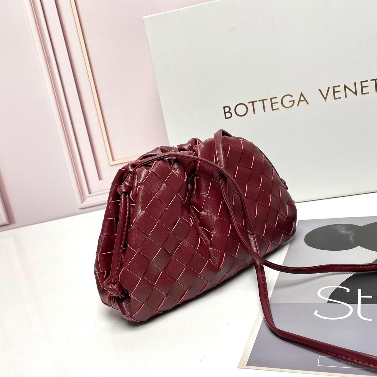 Bottega Pouch Intrecciato small  Bag