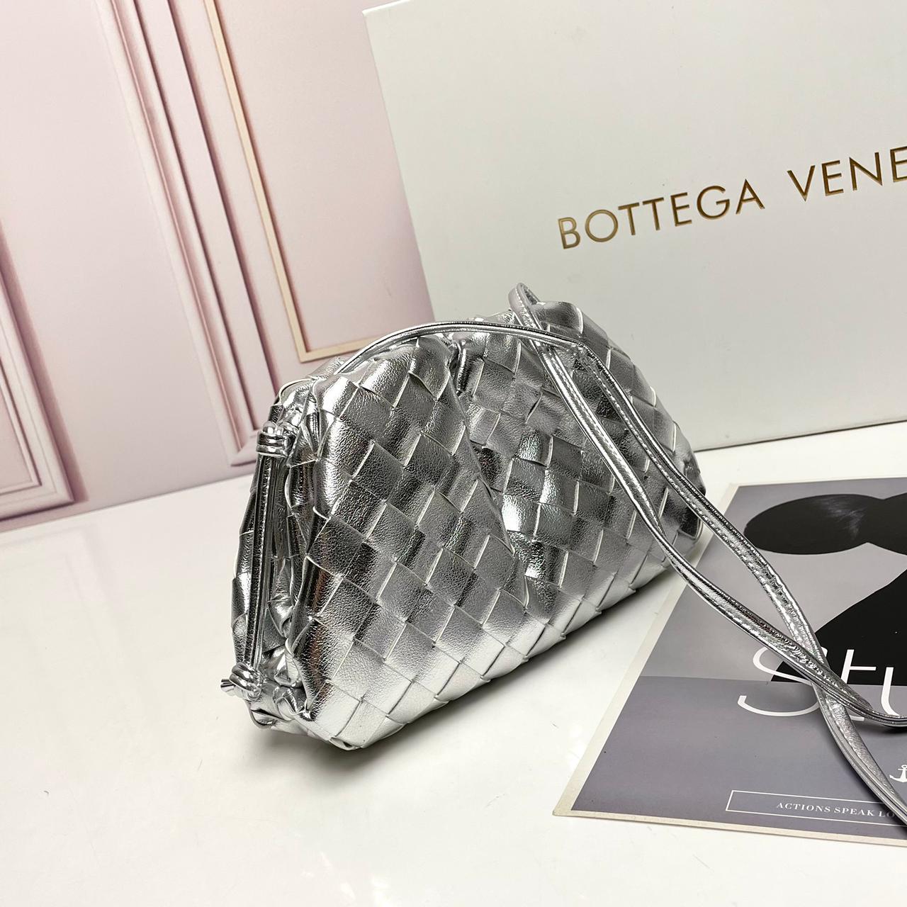 Bottega Pouch Intrecciato small  Bag